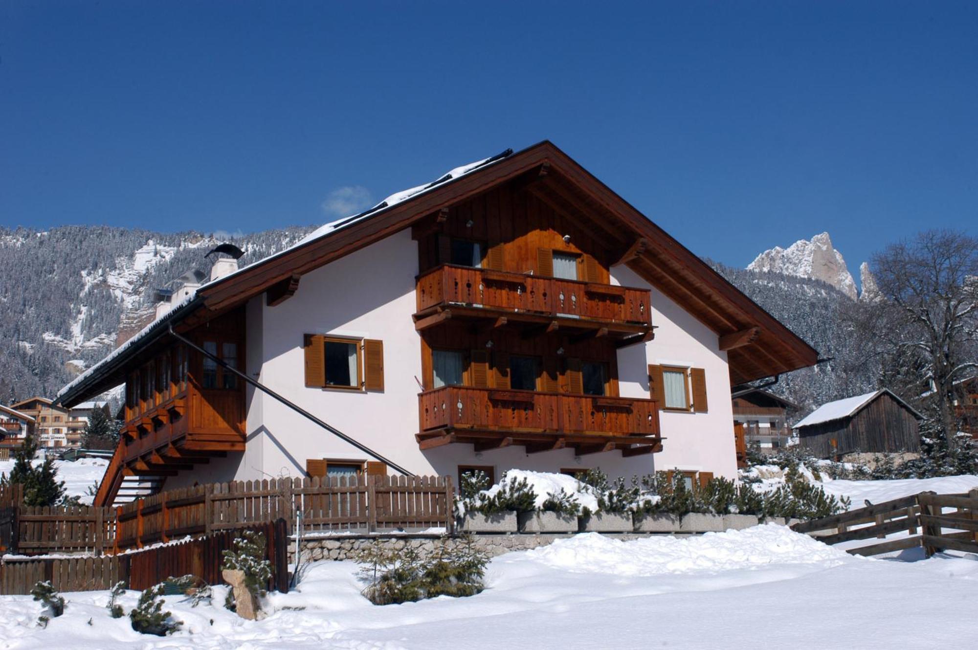 Appartamenti Majon Ladina Vigo di Fassa Exterior photo